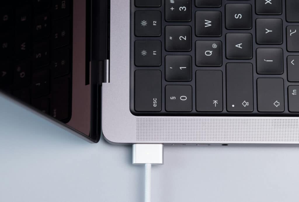 Opladen van de MacBook Pro met een MagSafe oplader