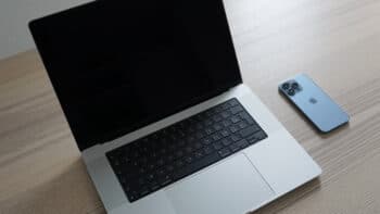 MacBook blijft zwart