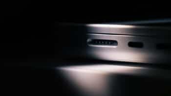 MacBook batterij laadt niet wat nu